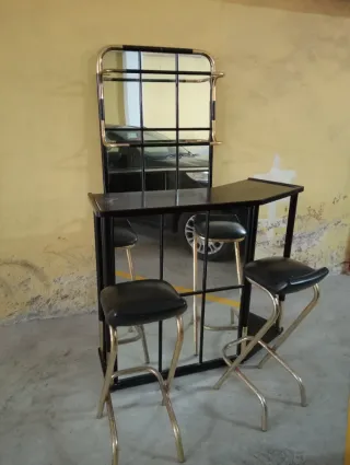 Mueble bar casa negro y dorado
