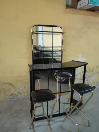 Mueble bar casa negro y dorado