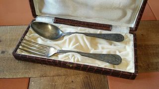 ATREZZO - PAREJA DE CUBIERTOS DE 1973 (BAÑADOS EN