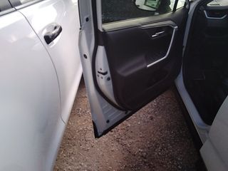 Toyota Rav4 220H Business 160 kW (218 CV)