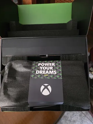 Xbox Series X - Poco Uso + 2 juegos fisicos