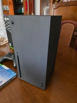 Xbox Series X - Poco Uso + 2 juegos fisicos