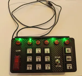 Botonera personalizada de F16 Viper para DCS.