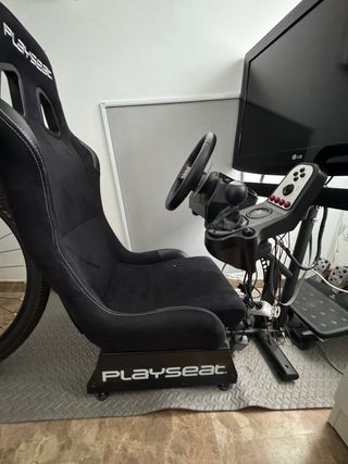 Playseat con Volante Logitech y TV