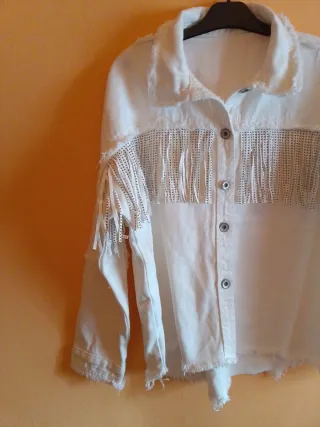 Chaqueta vaquera blanca con flecos T.Unica