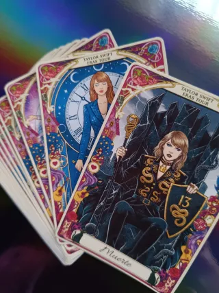 Taylor Swif tarot