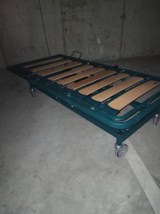 Cama articulada hospitalaria con carro elevador