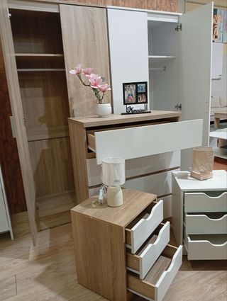 Armario, cómoda y 2 mesitas de noche