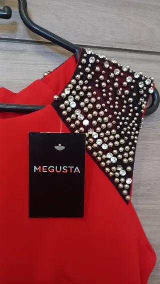 Vestido MEGUSTA rojo con pedrería Sin estrenar