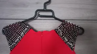 Vestido MEGUSTA rojo con pedrería Sin estrenar