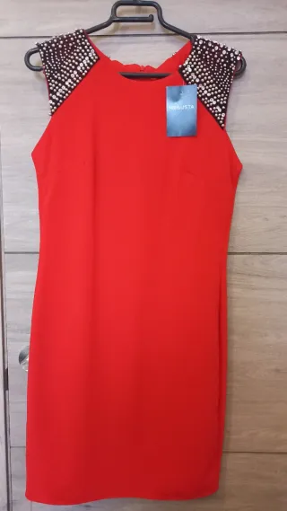 Vestido MEGUSTA rojo con pedrería Sin estrenar