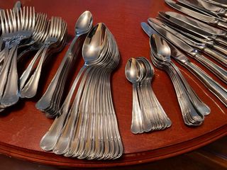 Cuberteria marca Kawasaki Noshin 140 piezas