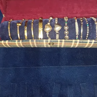 Estuche  de joyas azul, rayas, intetor( blanco)