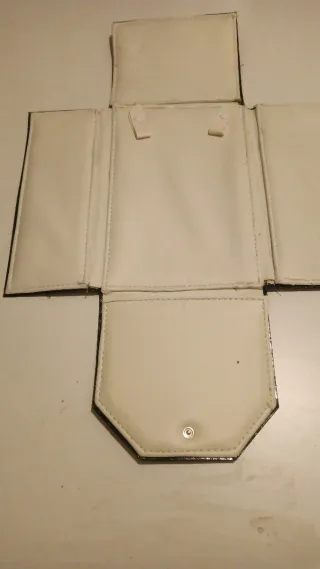 Estuche  de joyas azul, rayas, intetor( blanco)