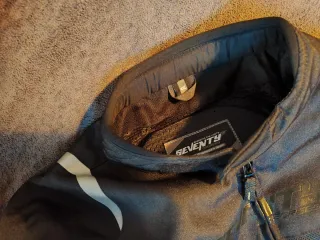 Chaqueta Moto Seventy Degrees Negra