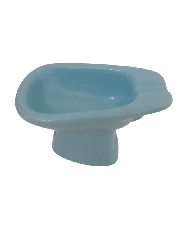 Cenicero azul de plástico