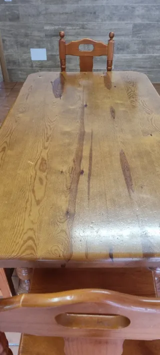 Mesa de comedor y 6 sillas de madera