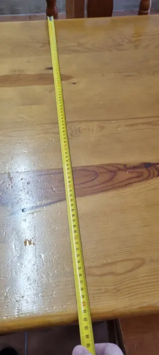 Mesa de comedor y 6 sillas de madera