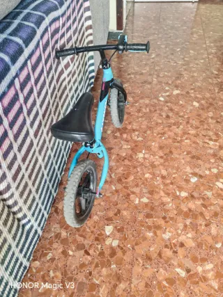 Bici de equilibrio infantil azul