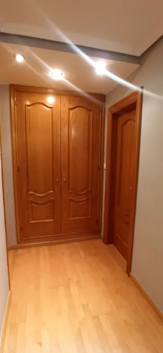 Puerta de roble con cristal