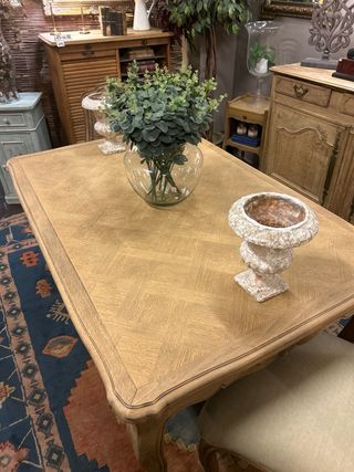 Mesa de comedor antigua