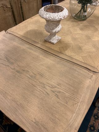 Mesa de comedor antigua