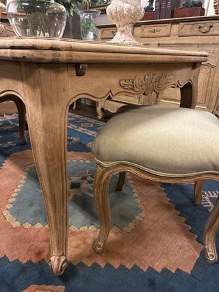 Mesa de comedor antigua