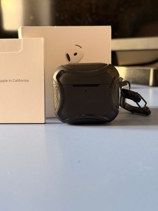 Airpods 4 con ANC + cover magnetica ESR