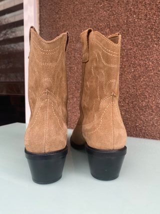 Hermosos botines ante - Stradivarius