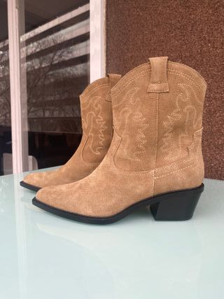 Hermosos botines ante - Stradivarius