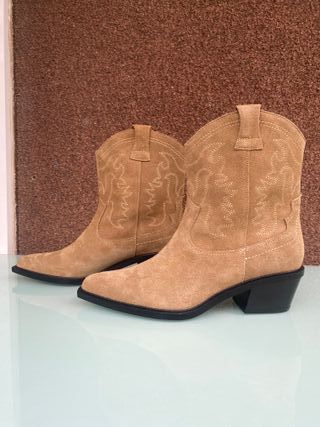 Hermosos botines ante - Stradivarius