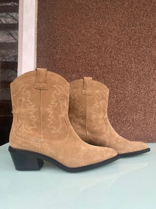 Hermosos botines ante - Stradivarius