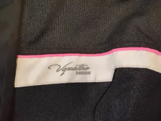 Chaqueta de moto negra y blanca