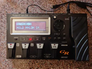 Pedalera Roland GR-55 Guitar Synthesizer