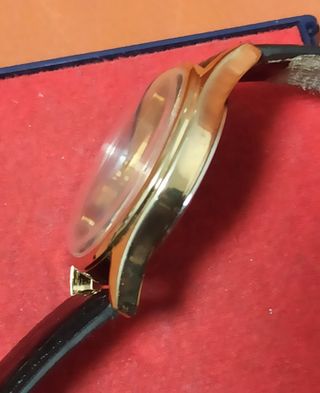 Reloj Certina Dorado y Negro