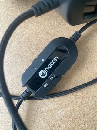 Auriculares Nacon GH-110ST con micrófono