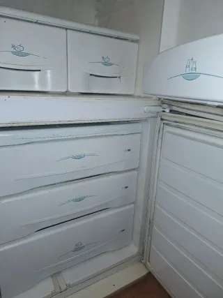 Nevera blanca marca Aspes.