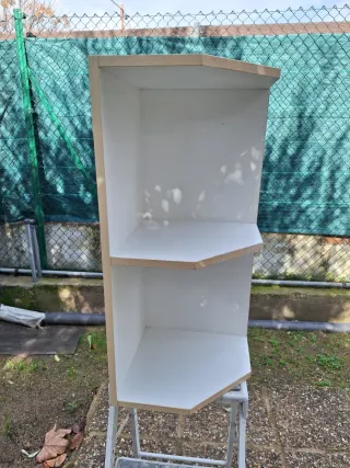 Estantería Rinconera de Madera