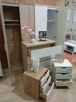 Armario, cómoda y mesitas de noche