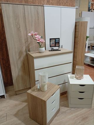 Armario, cómoda y mesitas de noche