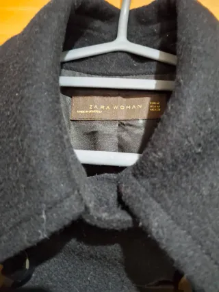 Abrigo paño Zara negro,forrado, cruzado, bolsillos