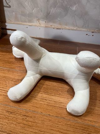 Perro de tela blanco