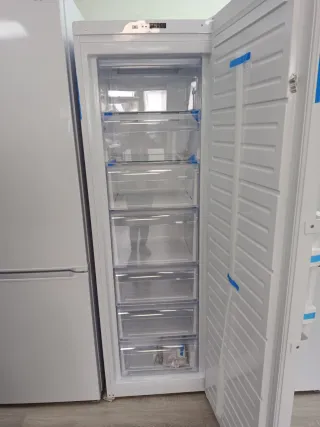 Congelatore verticale ICECOOL