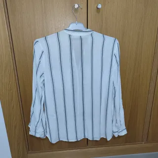 Camisa blanca a rayas grises Primark talla 36