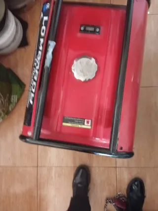 Generador Eléctrico LOMBARDINI Rojo