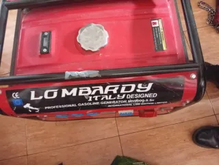 Generador Eléctrico LOMBARDINI Rojo