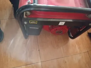 Generador Eléctrico LOMBARDINI Rojo