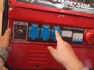 Generador Eléctrico LOMBARDINI Rojo