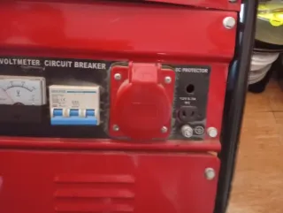 Generador Eléctrico LOMBARDINI Rojo