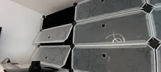 Zapatero modular marron y transparente.